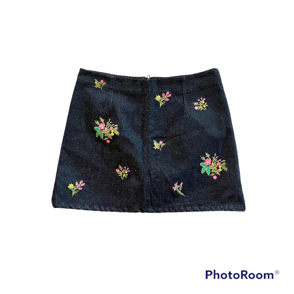 Very J Forever 21 Black Denim Floral Embroidered Skirt Size Large 100% Cotton